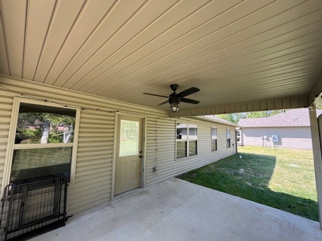 Building Photo - 95 Buena Vis Dr