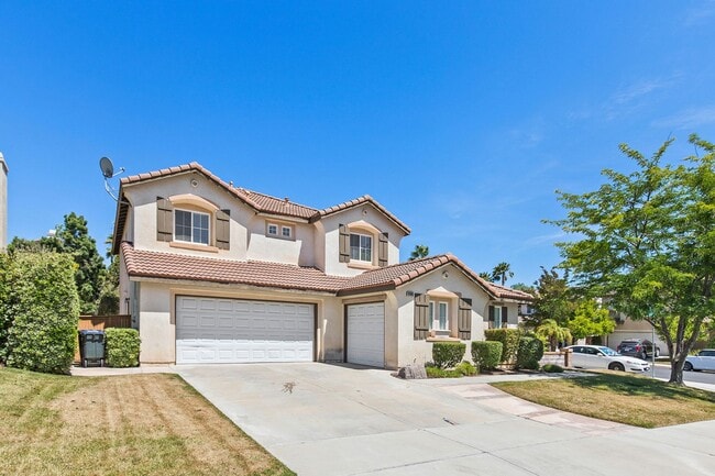Building Photo - Paseo Del Sol, 5 br/3 ba House, 2-Story, 3 car gar, yard, corner house, gardener, granite, hardwo...