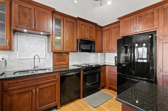 Foto del edificio - 803 W 48th St