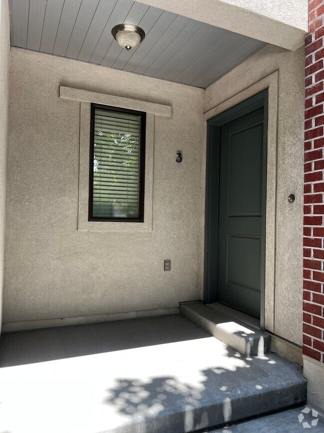 Building Photo - 544 Denver St