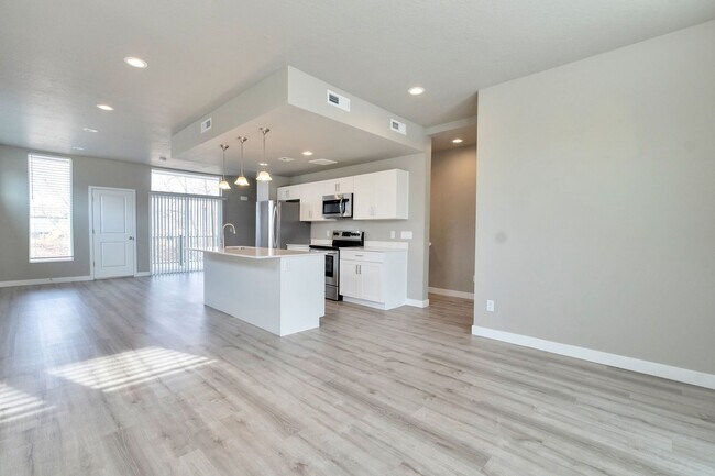 Foto del edificio - Spacious 4 Bed, 3 Bath Pet-Friendly Home with Central Air & Modern Features! - Available NOW!