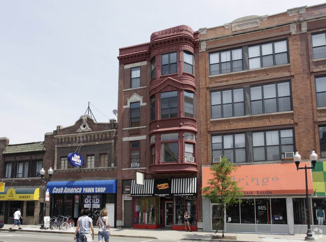 Building - 1439 N Milwaukee Ave