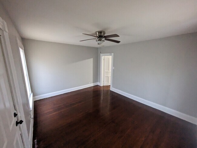 Foto del edificio - 5143 Hunter Ave