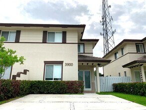 Building Photo - 3900 SW 69th Ave