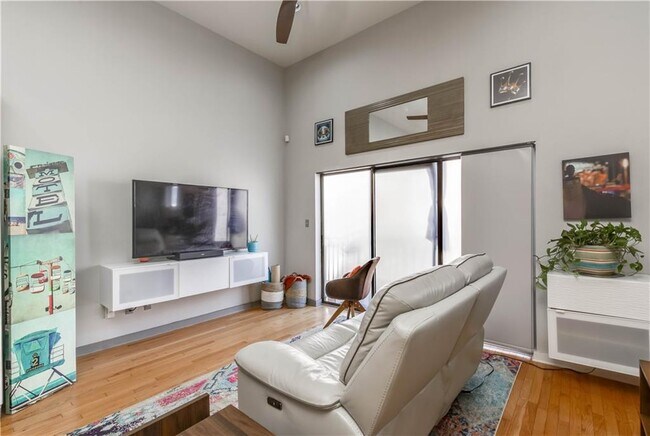 Foto del edificio - 6000 S Congress Ave