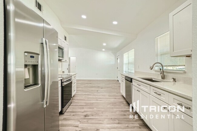 Building Photo - 2625 Nova Dr