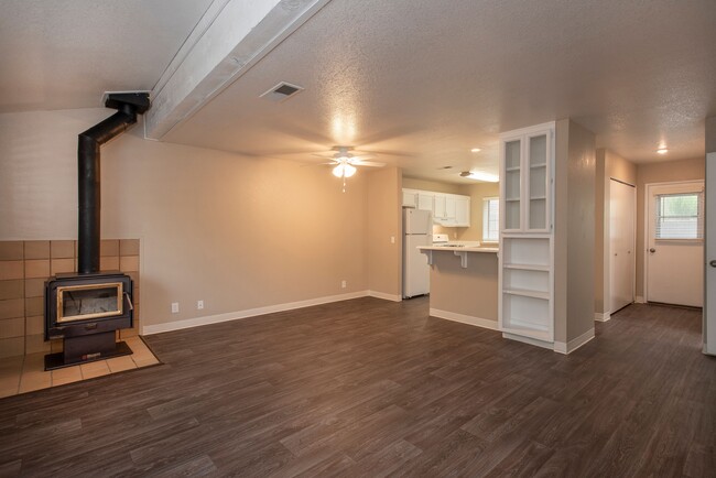 Living room area - Auburn Townhomes