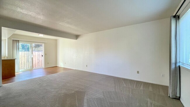 Foto del edificio - 2 Bedroom Townhouse Near Downtown SLO w/ G...
