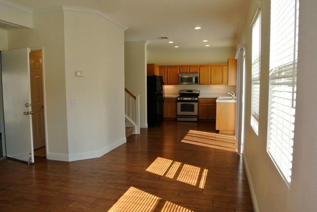 Building Photo - 4Bed/2.5Bath w/ Loft in Oceanside~ Ventana