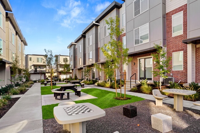 El patio - Greens by Lotus Townhomes