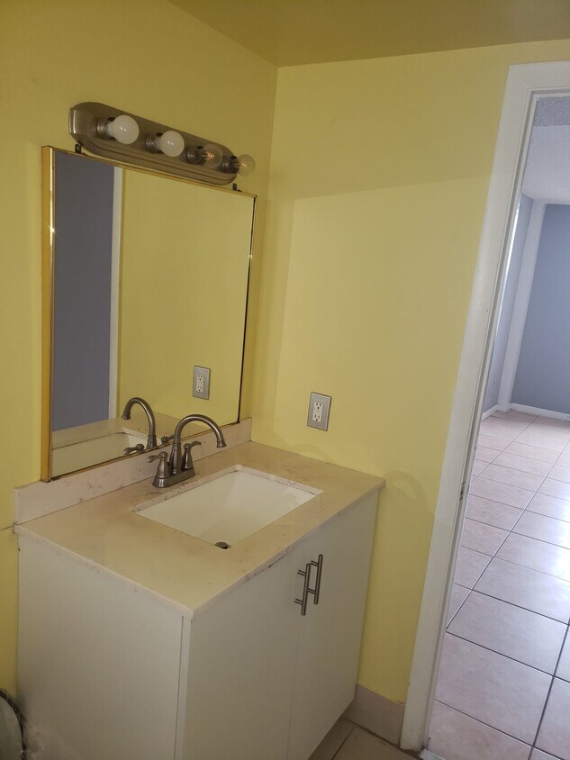 Foto del edificio - 15600 NW 7th Ave