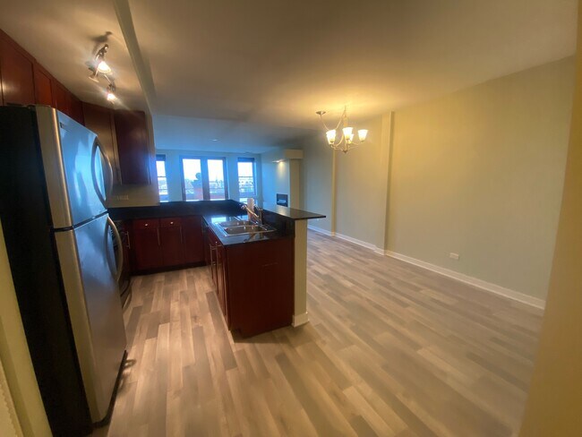 Foto del edificio - 3550 W Montrose Ave