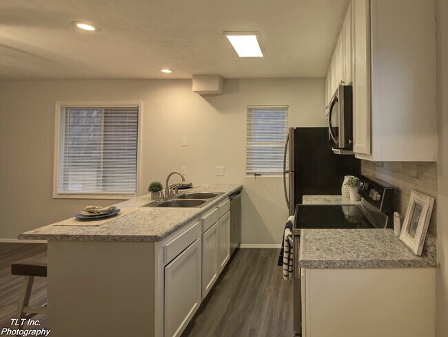 Kitchen - 4423 N 60th Ave