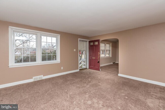 Building Photo - 515 Twin Oaks Dr