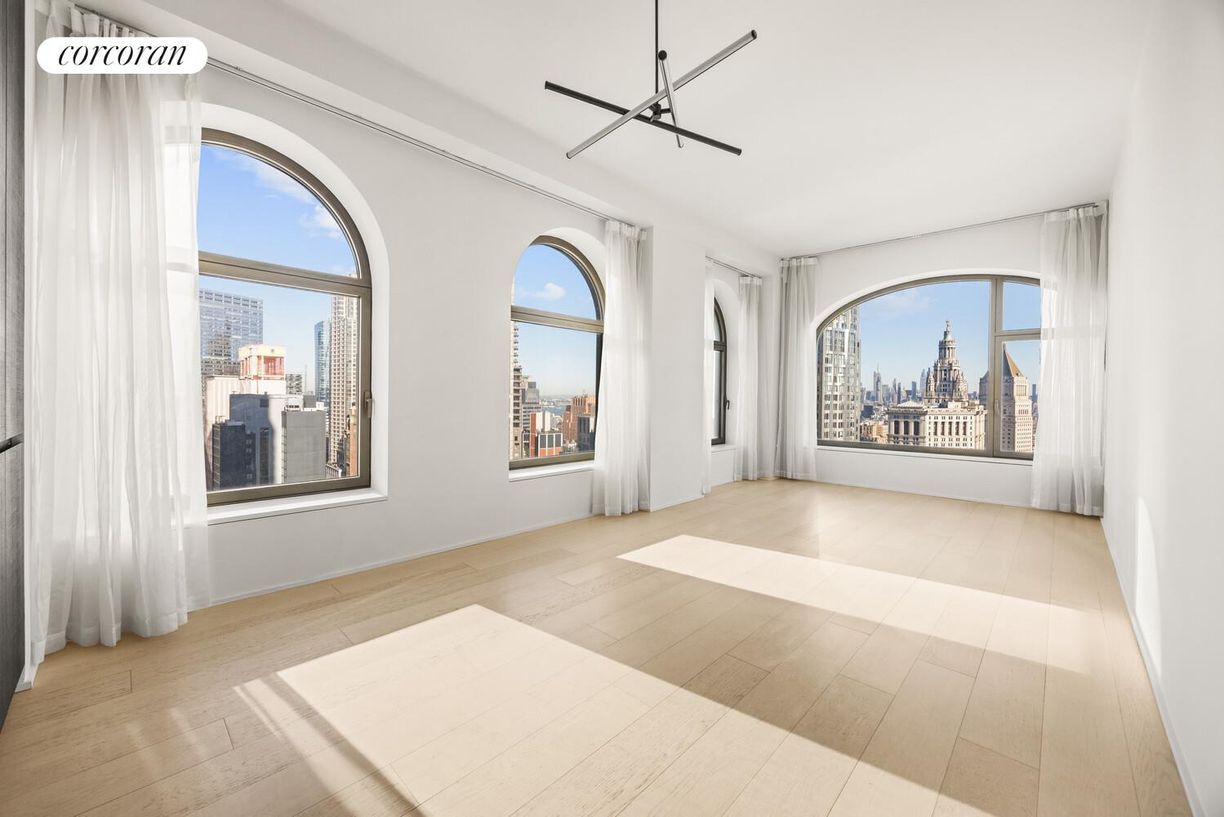 Primary Photo - 130 William St