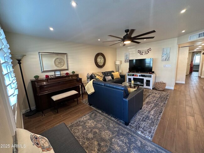 Foto del edificio - 4328 E Capri Ave