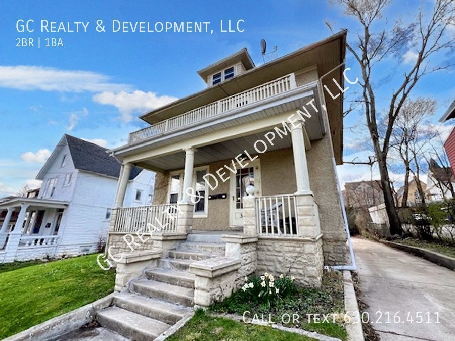 Primary Photo - ***ELGIN LOCATION - 1ST FLOOR UNIT / 2 BDR...