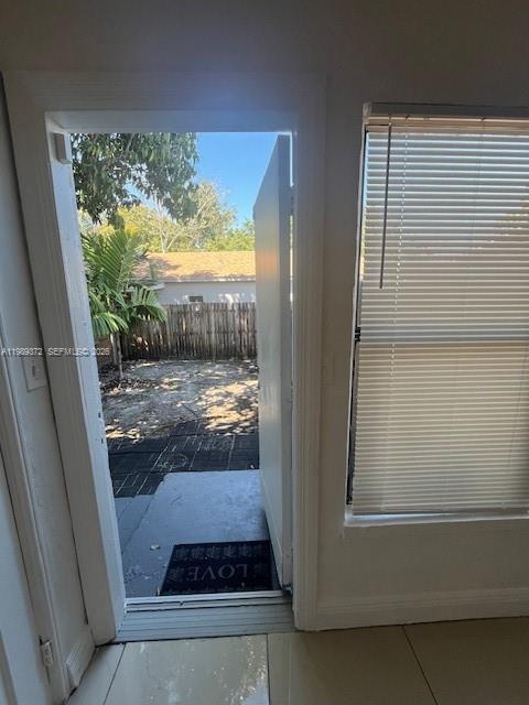 Foto del edificio - 2475 NE 184th Terrace