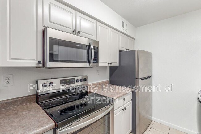 Building Photo - 5995 N 78th St
