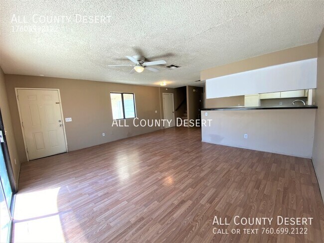 Building Photo - Two Bedroom/Two Bath Unfurnished Tri-Plex ...