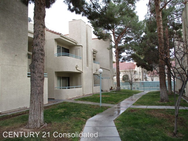 Building Photo - 920 N Sloan Ln