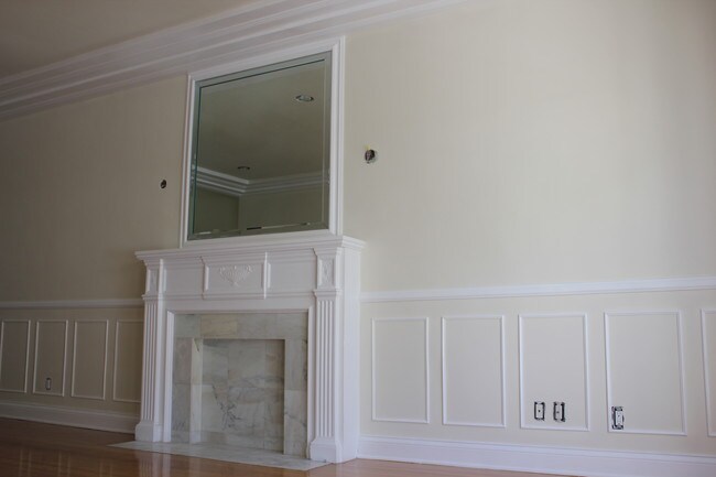 Building Photo - 9945 Robbins Dr