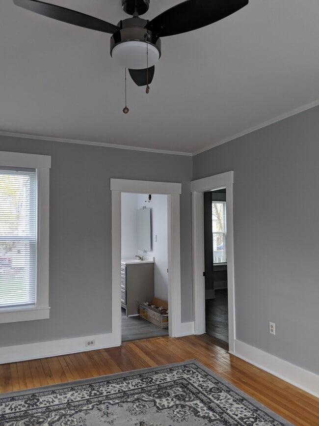Building Photo - 8 Pleasant St