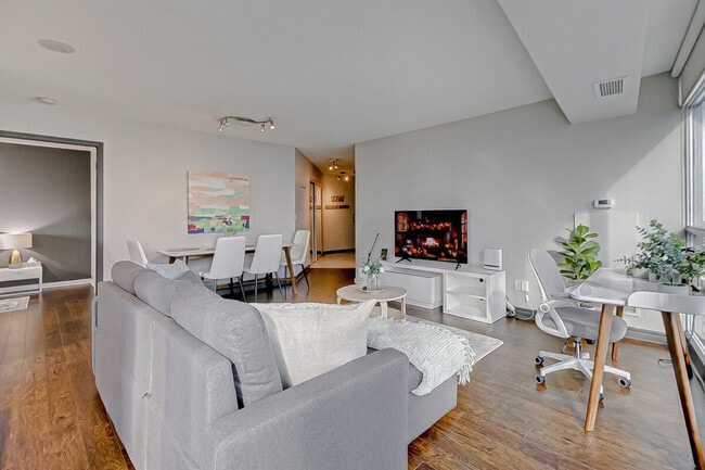 Photo du bâtiment - 18 Yonge St