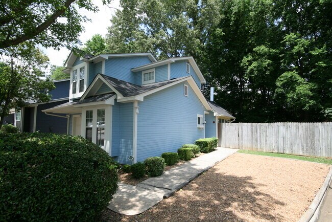 Building Photo - 146 Bridle Trace Ln