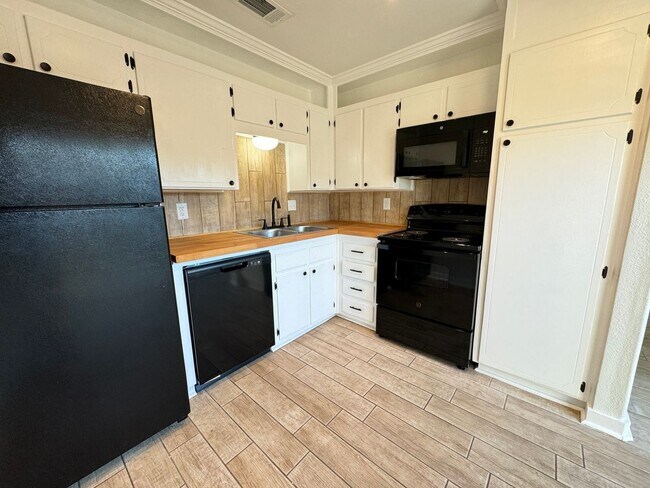 Foto del edificio - 2316 Andover Dr