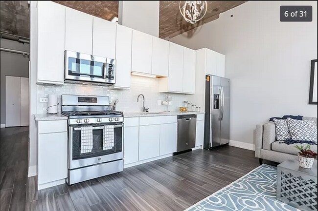 Kitchen - 320 E 21st St