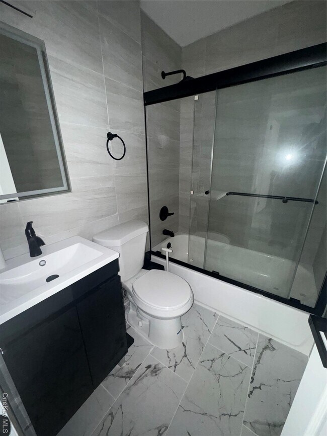 Building Photo - 674 Winthrop Dr