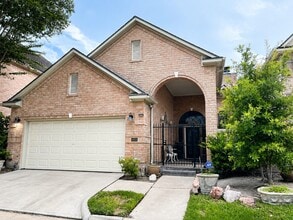 Building Photo - 6983 Oakwood Park