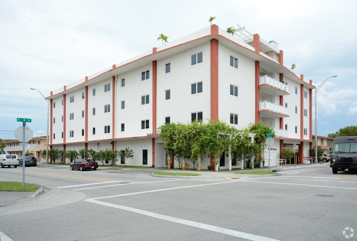 Foto del edificio - 201 E 2nd St
