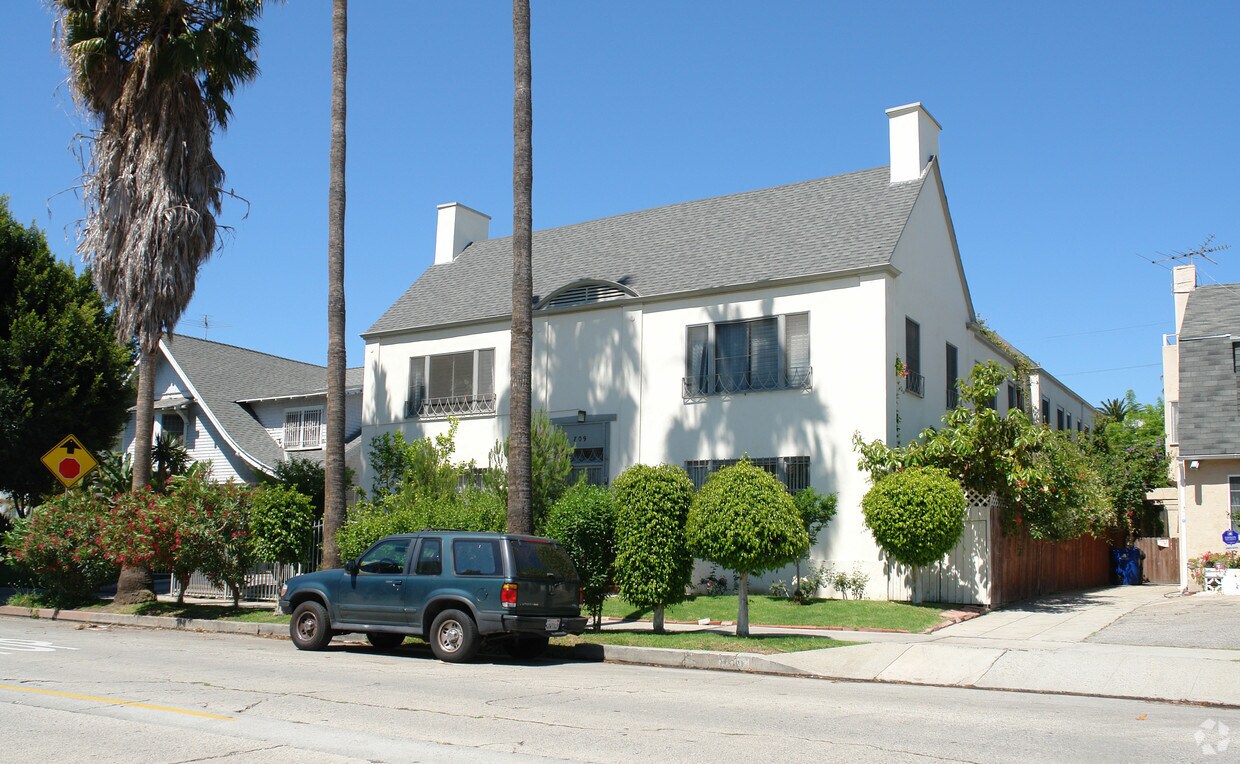 Primary Photo - 709 S Norton Ave