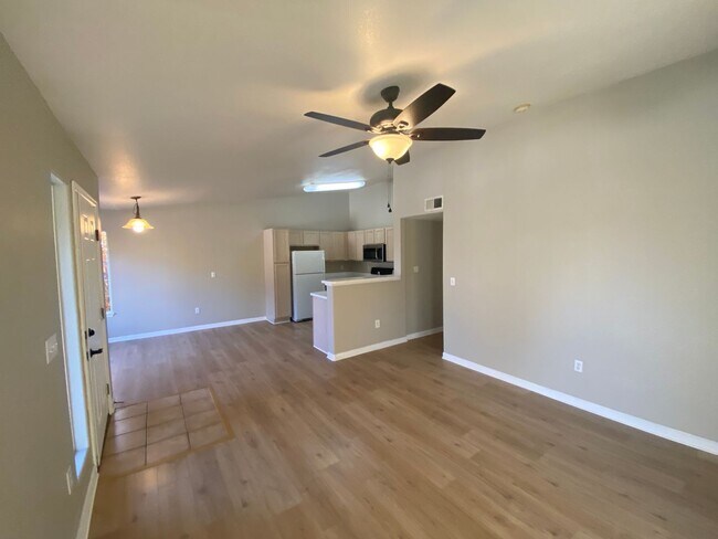 Foto del edificio - Nice 2 bedroom Condo right on the border o...