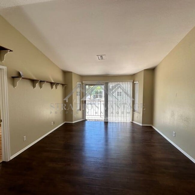 Building Photo - 653 W Guadalupe Rd