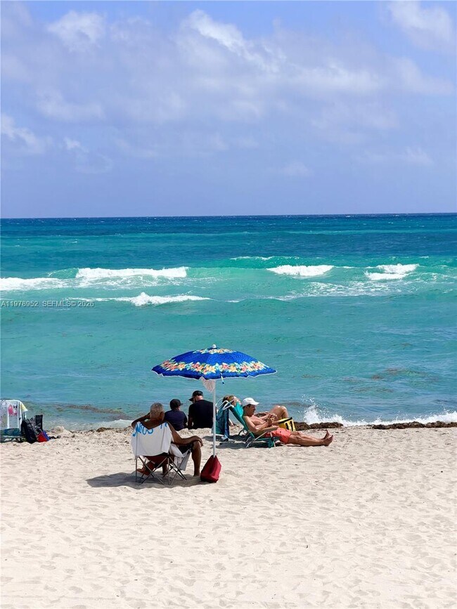 Building Photo - 3725 S Ocean Dr