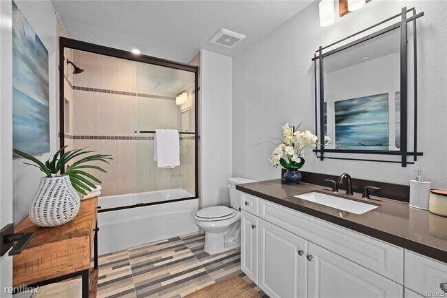 Foto del edificio - 4 br, 3 bath Townhome - 913 Arcadia Ave Un...