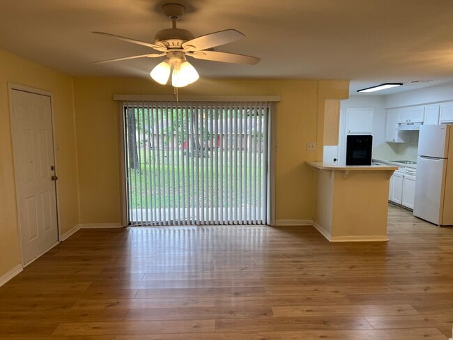 Foto del edificio - 3314 Kentwood Dr