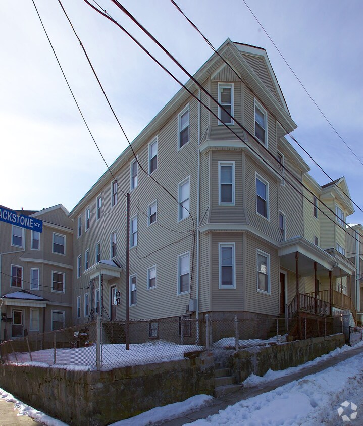 Foto principal - 73 Nashua St