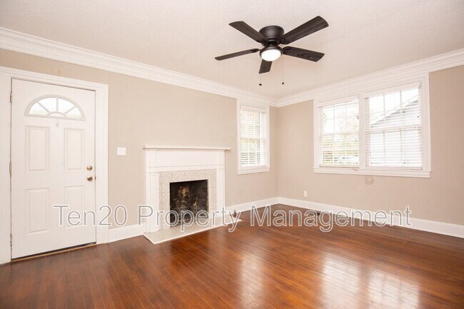 Foto del edificio - 3909 Crestview Dr