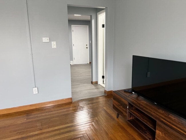 Building Photo - 508 Elm St