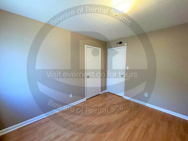 Foto del edificio - 3 Beds & 1 Bath Apartment | No pets allowe...