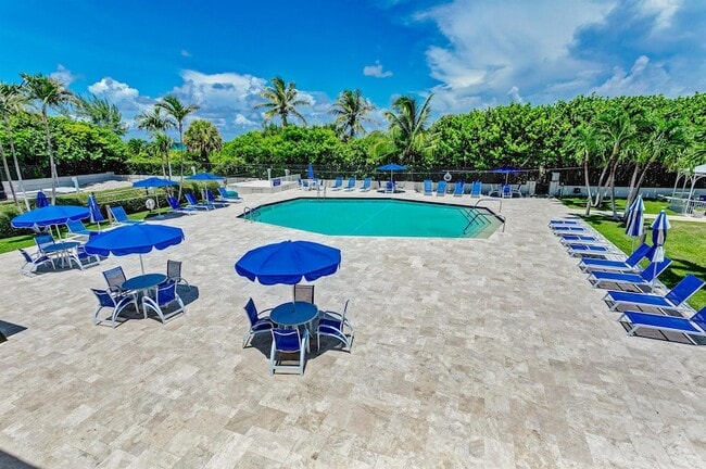 Foto del edificio - 145 S Ocean Ave