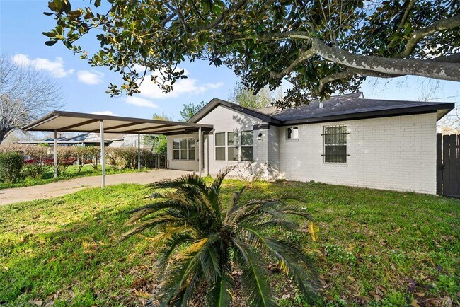 Building Photo - 9337 Rosehaven Dr