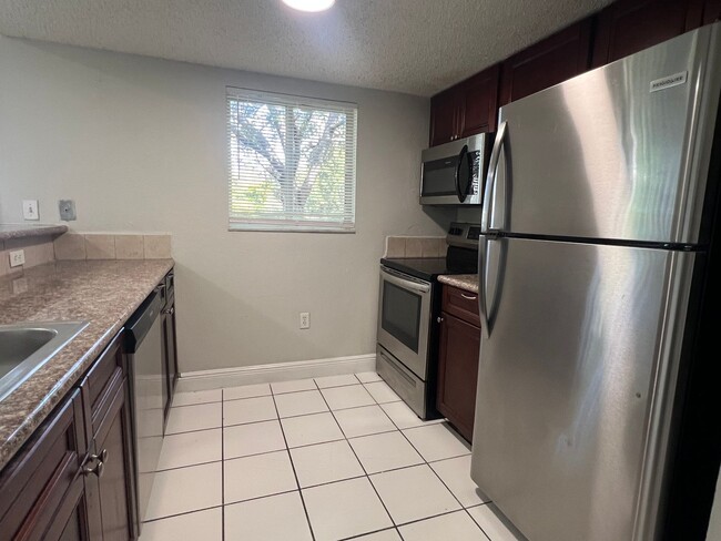 Building Photo - 3840 NW 115th Ave