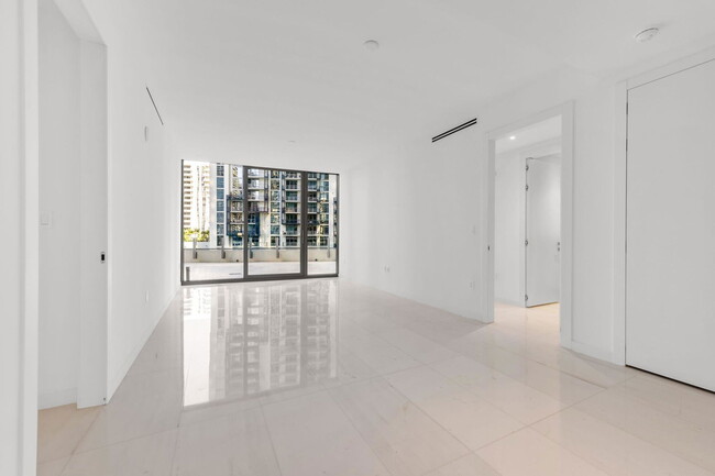 Building Photo - 300 Biscayne Blvd Way