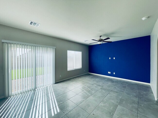Building Photo - 4 BEDROOMS PLUS DEN WITH SOLAR!!