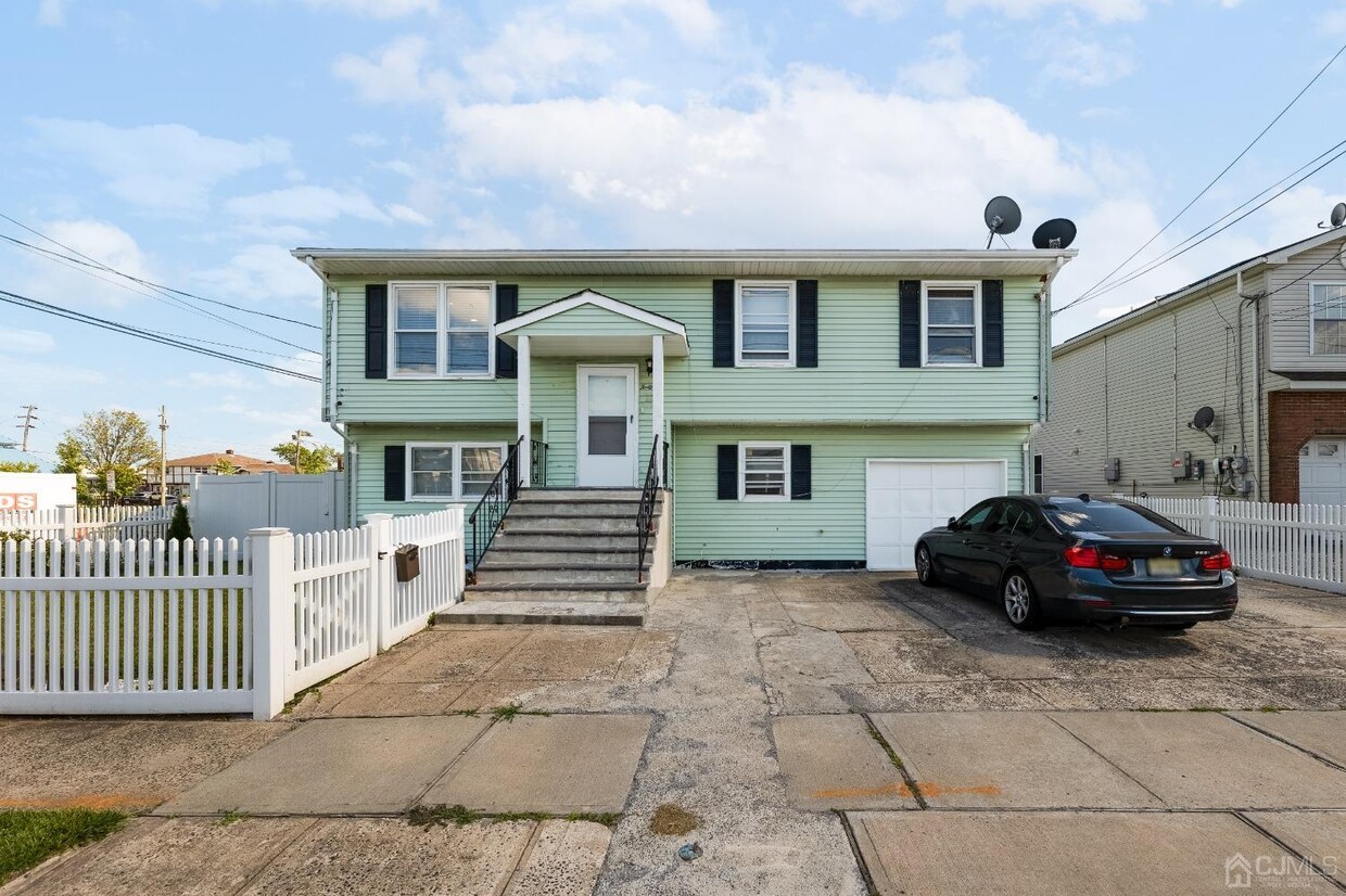 Primary Photo - 42 Mercer St